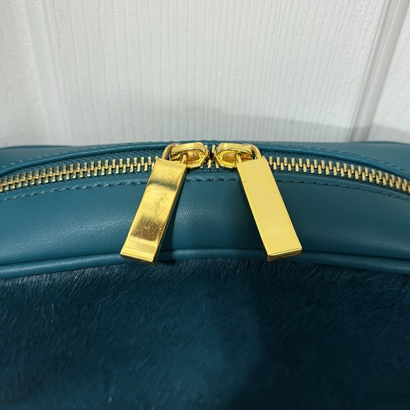 Joy & Iman Crossbody Bag - Picture 10 of 11